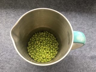 6、天然无添加～盐卤豆花,添加适量清水，添加水不要超越豆浆机水位线就可以了。