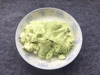 9、天然无添加～盐卤豆花,豆渣不要丢，我这次留一些用来炒酸菜，味道棒棒哒！做法：准备酸菜切细，青辣椒切细，用猪油一起炒，太棒好吃????