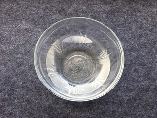 14、天然无添加～盐卤豆花,我做1500克毛豆，需要放10克左右的胆巴，放在小碗中兑成半碗水，黄豆做越多，胆巴加越多，不懂可以问卖家！我买的是没有兑水的胆巴，如果觉得麻烦，姐妹们可以直接买兑好水的胆巴，买到兑好水的胆巴，这步可以免去！在这里我要再啰嗦一下，没有兑水的胆巴，一定要在磨豆前兑好水（一定要记好，我的是提前兑好的，放在步说）