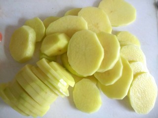 6、自制麻辣烫,土豆切片