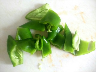 8、自制麻辣烫,尖椒切小块