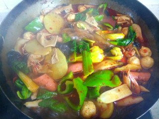 13、自制麻辣烫,大火烧开即可关火出锅