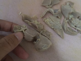 7、酸辣鸡胗,鸡胗横切