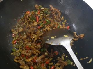 19、酸辣鸡胗,中火翻炒至水份干了也就入味了