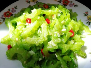 1、减脂系~凉拌苦瓜,凉拌苦瓜~清香翠绿微辣,一起享瘦~