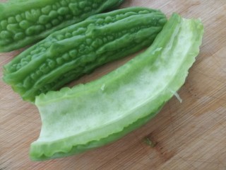 3、减脂系~凉拌苦瓜,苦瓜的瓤一定要刮净,减少苦味