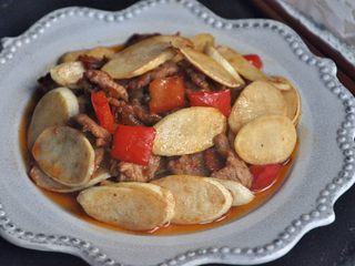 12、茭白炒肉,茭白吸收了肉味后变得更加美味。