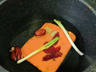 13、水煮龙利鱼,大火，待煮开