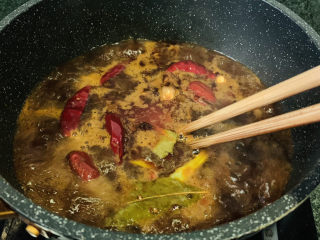 16、水煮龙利鱼,搅拌均匀，煮5分钟