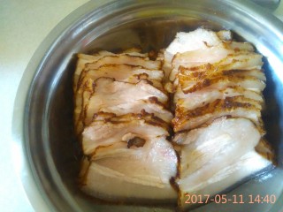 13、四川咸烧白(家庭版),皮朝下摆好