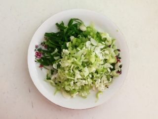 10、角瓜虾仁馅麦穗包子,3段大葱切成末