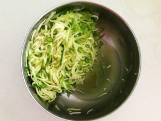 17、角瓜虾仁馅麦穗包子,瓜丝里腌出一切水分