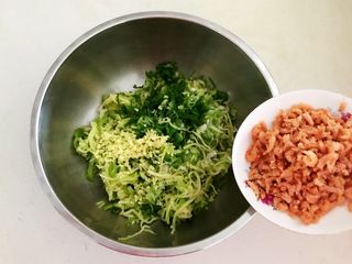 21、角瓜虾仁馅麦穗包子,加入虾仁