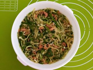 25、角瓜虾仁馅麦穗包子,角瓜虾仁馅调好了,放入一个小碗里备用