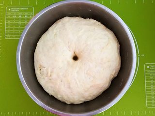 26、角瓜虾仁馅麦穗包子,白面饧发好了