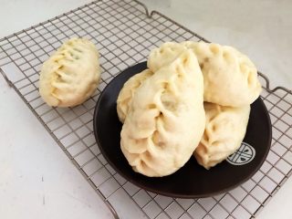 35、角瓜虾仁馅麦穗包子,角瓜虾仁馅麦穗包子出锅了