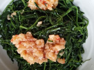 8、凉拌野豌豆苗,加蒜泥