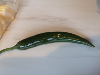 8、麻婆豆腐,准备辣椒。