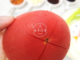 2、茄汁香辣板鸭（潮汕炒鸭脯）,番茄划十字口