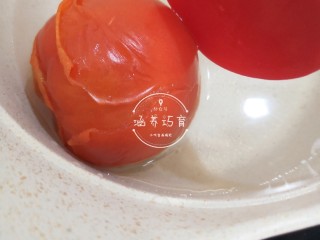 3、茄汁香辣板鸭（潮汕炒鸭脯）,小奶锅烧水烫五分钟