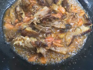 14、茄汁香辣板鸭（潮汕炒鸭脯）,煮至汤水少了了，开盖收汁