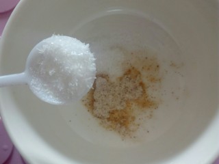 7、凉拌狼牙土豆,一小勺味精