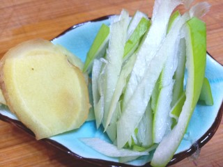 10、耗油木耳炒白菜,备好葱姜