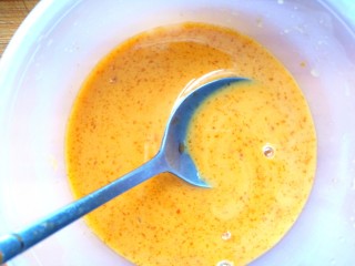 12、耗油木耳炒白菜,加适量的水，调成料汁备用