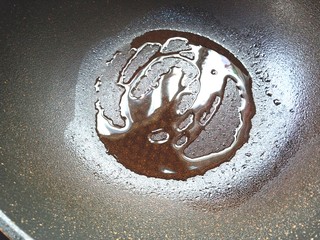 13、耗油木耳炒白菜,起锅烧油