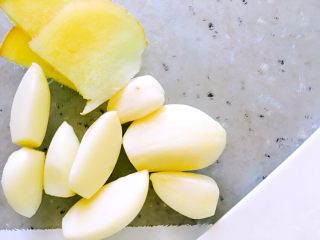 4、新疆大盘鸡,姜切片