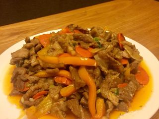 17、另类回锅肉,起锅装盘。不管是下米饭,还是隔天做面条的时候加入面条中,都是极美味的配菜!