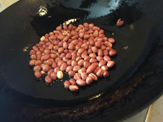 10、年夜饭特辑—四喜烤麸✨,闻到有????花生香味出来后关火，盛出