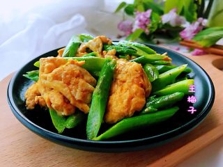 10、芦笋炒鸡蛋,全家老少都适合，大有一盘子止不住的节奏。