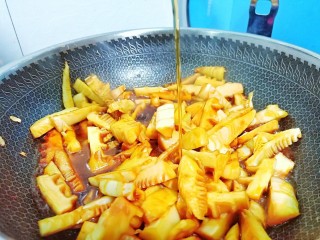 9、油焖冬笋,加料酒2勺。