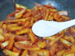 11、油焖冬笋,盐加一勺即可【因为刚才加了生抽咸味够了】