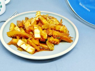 14、油焖冬笋,脆爽鲜嫩！米饭记得多做的哦！ 