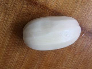 1、醋溜藕片,嫩藕一只去皮