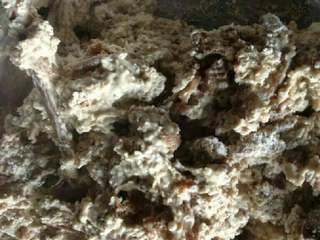 6、四川滑肉,放入适量的开水搅拌均匀