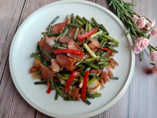 12、蒜苗炒腊肉,一到美味的蒜苗炒腊肉就好了。????