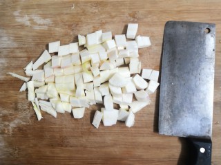 4、糖醋茭白豆仔,茭白洗干净，切成小块