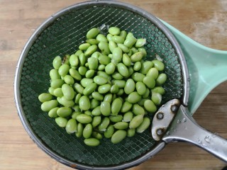 5、糖醋茭白豆仔,豆仔洗干净，沥干水份