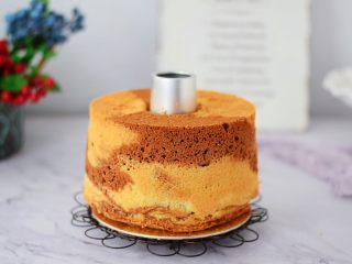 17、7寸中空双色戚风蛋糕,成品图