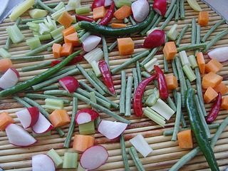 3、四川泡菜,放在盖帘上晾半天。