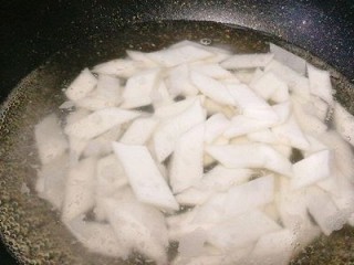 6、绿色美食+素炒三鲜,山药也煮5分钟后捞出