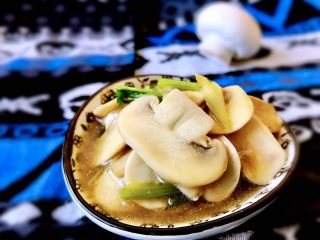 12、素炒口蘑,淋入几滴香油即可食用了