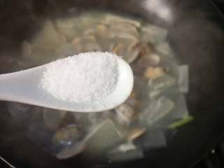 12、冬瓜蛤蜊汤,加盐