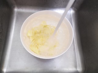 3、魔芋烧鸭,清洗干净无淀粉