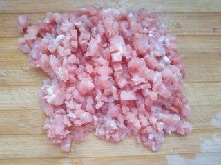 1、干煸芸豆,猪肉剁碎