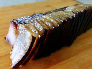 6、切片腊肉,看，我切出来的这个画面美不美，最简单是最美味。