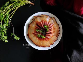 8、切片腊肉,成品。